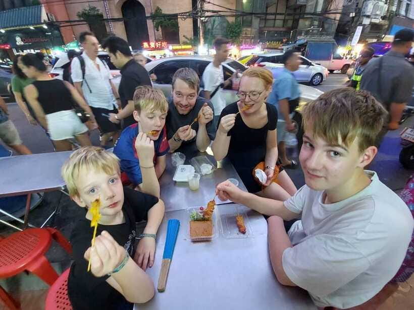 Bangkok: Chinatown Food Tour with Michelin Food Stalls - The Michelin-recognized stop