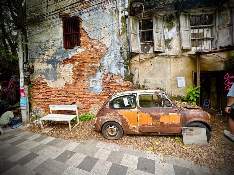 Bangkok: Chinatown & Taladnoi Street Art Guided Walking Tour - Markets, incense, and daily commerce