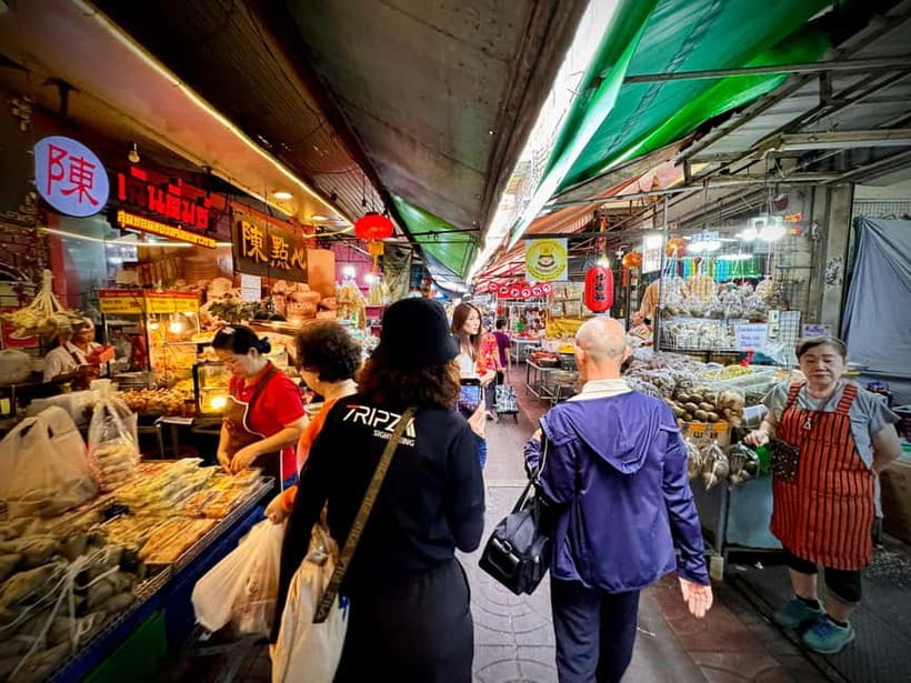 Bangkok: Chinatown & Taladnoi Street Art Guided Walking Tour - Wat Pathum Khongkha and quieter streets