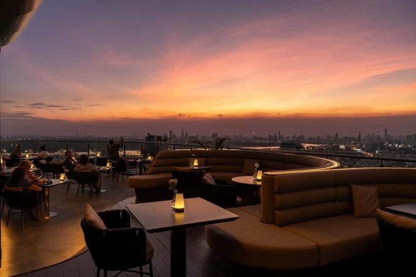 Bangkok: Cielo Sky Bar & Restaurant Rooftop - What the High Rating Tells You