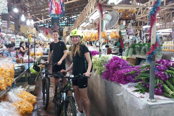Bangkok City Bike Tour - Hotel-pickup & Lunch - Crossing the river by local ferry