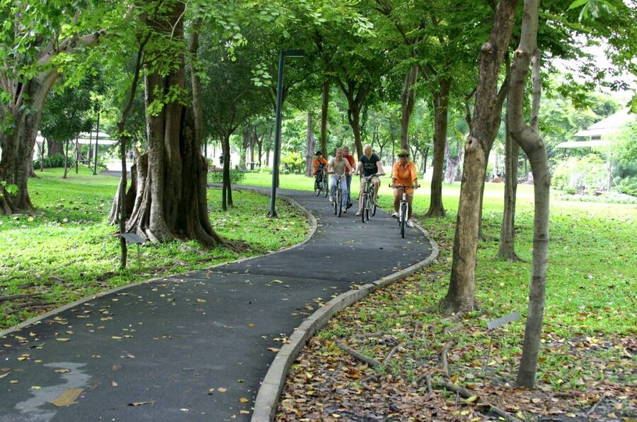 Bangkok: City Culture half-day Bike Tour - The local temple and the first quiet lanes