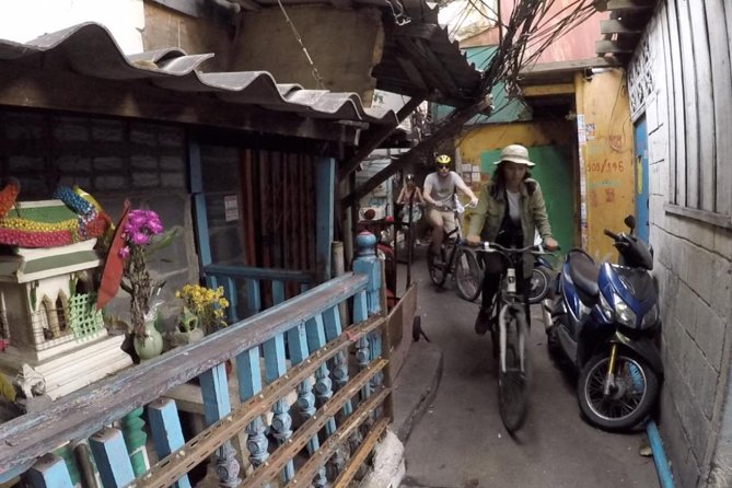 Bangkok City Culture Tour by Bike - Benjakitti Park and the Sukhumvit skyline
