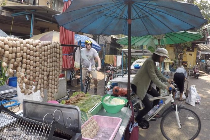 Bangkok City Culture Tour by Bike - Wat Chong Lom and a local view of Thai customs