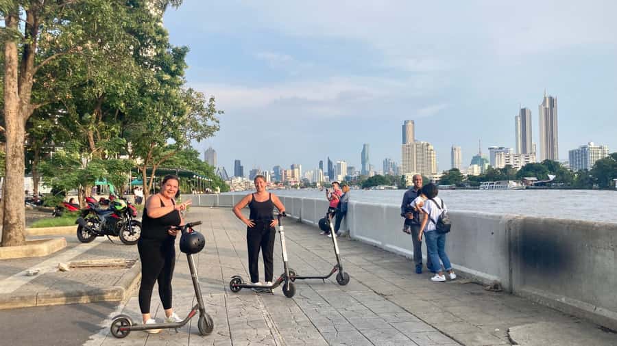 Bangkok: City Highlights Electric Scooter Tour - Wat Ratchanatdaram and the old-city temples