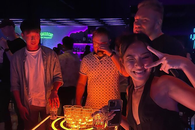Bangkok Club Crawl: Explore, Connect and Party Worldwide - Stop one: gin tasting and a friendly start