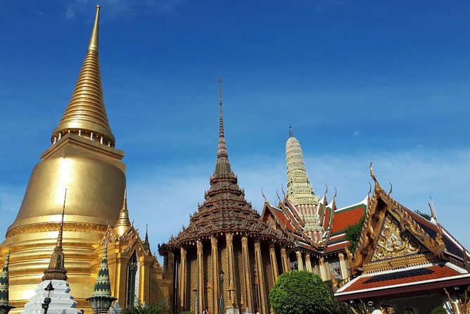 Bangkok Combo: Tuk Tuk App Pass, Chao Phraya Boat & E-sim - Siam Center: Bangkok’s shopping heart
