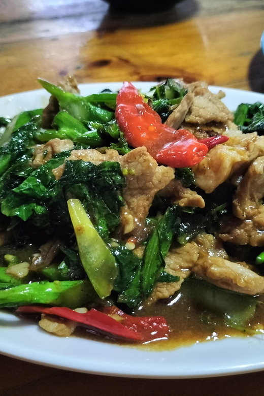 Bangkok: Cook authentic Thai food with Smart Cook - Meeting Snow White, your English-speaking instructor