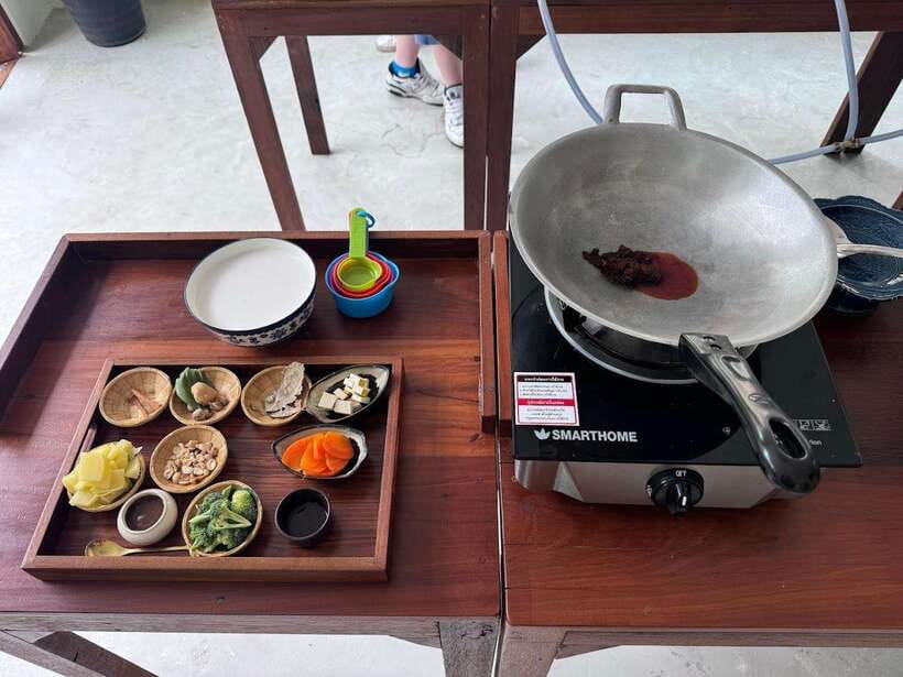 Bangkok: Cooking Class + Tuk Tuk Ride + Market Tour - Starting near Wat Arun and Icon Siam