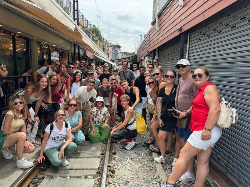 Bangkok: Damnoen Saduak and Mae Klong Train Markets - Free time for food, photos, and a slower look