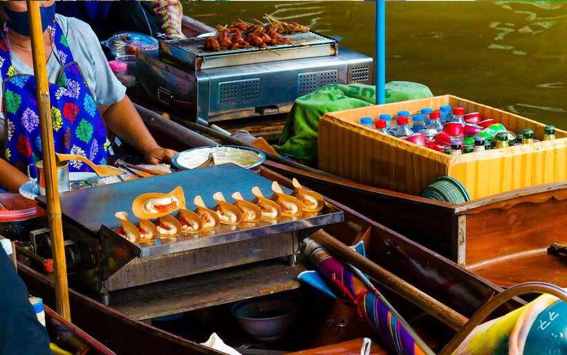 Bangkok: Damnoen Saduak and Train Market with Boat Ride - Damnoen Saduak: colorful, famous, and commercial