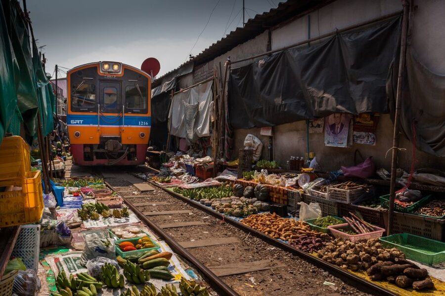 Bangkok: Damnoen Saduak, Train Market & Mahanakhon Day Trip - Why this Bangkok day trip works