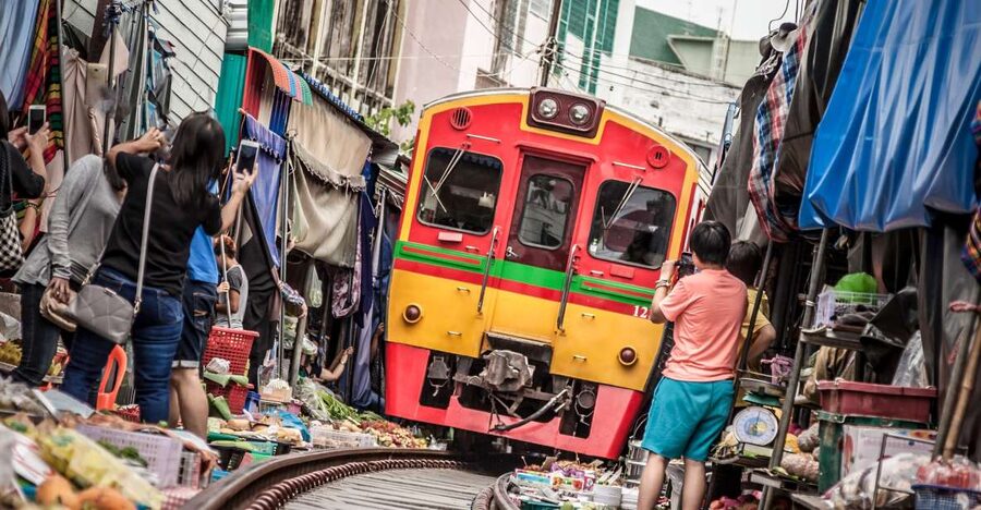 Bangkok: Damnoen Saduak, Train Market & Mahanakhon Day Trip - The 1.5-hour ride to Ban Ka Long