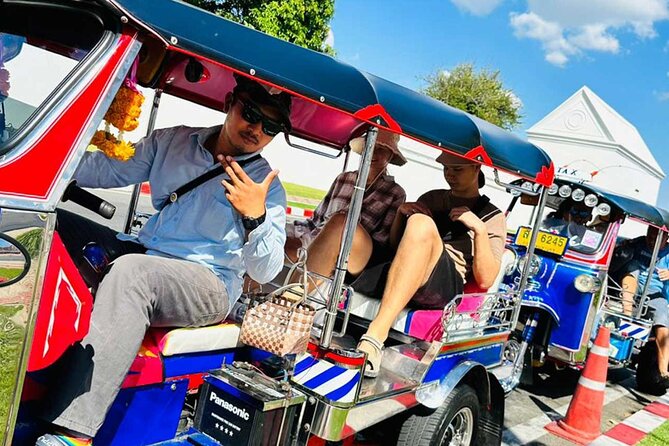Bangkok Day Tour: Food, Temple & Tuk-Tuk - Exploring Talat Noi’s narrow lanes