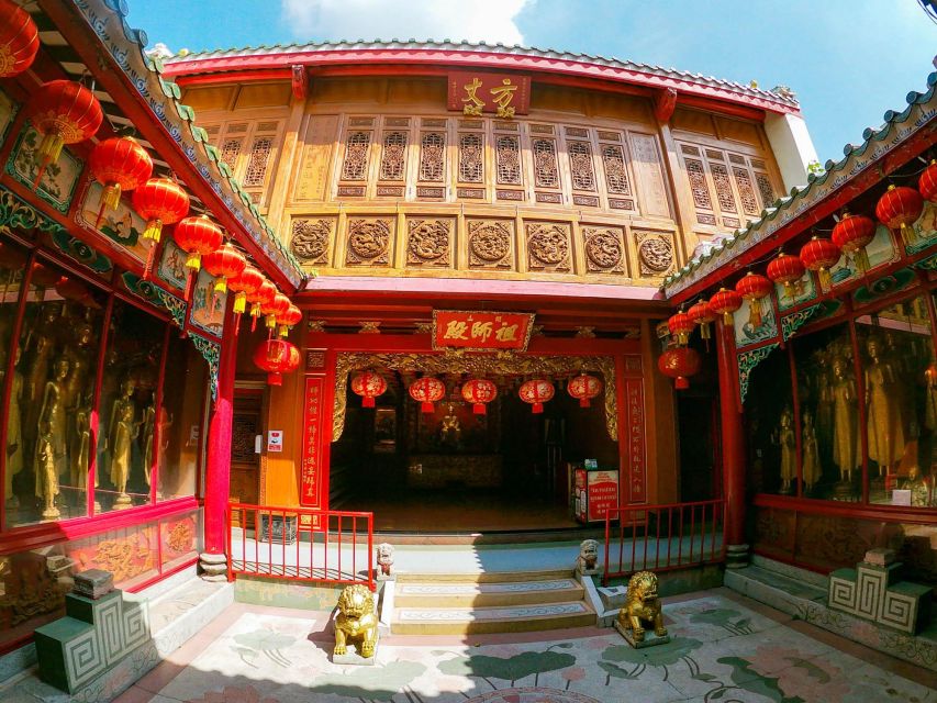 Bangkok: Discover a Taste of Chinatown – 2 Hr Walking Tour - The value of having a local guide