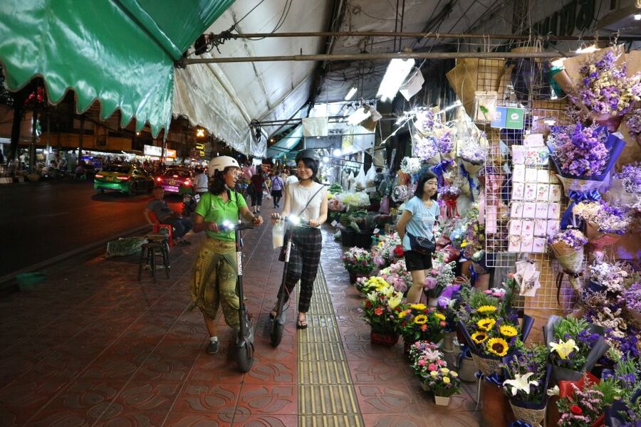 Bangkok: E-Scooter Night Tour with Local Street Food - Chinatown at night, with alleys and snacks