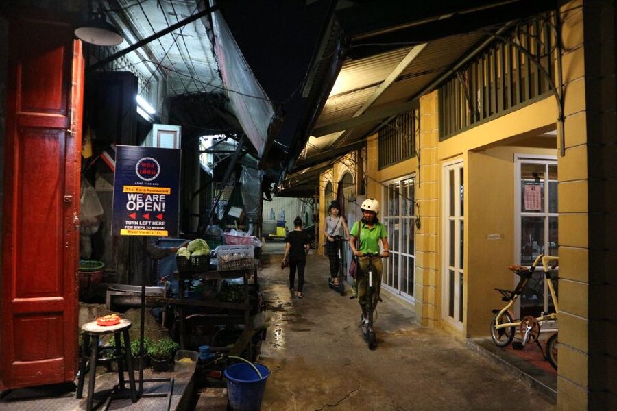 Bangkok: E-Scooter Night Tour with Local Street Food - Pak Khlong Talat, Bangkok’s flower market