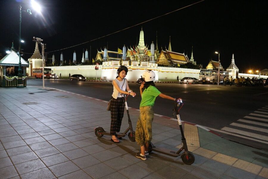 Bangkok: E-Scooter Night Tour with Local Street Food - Wat Arun, Santa Cruz Church, and the river crossing
