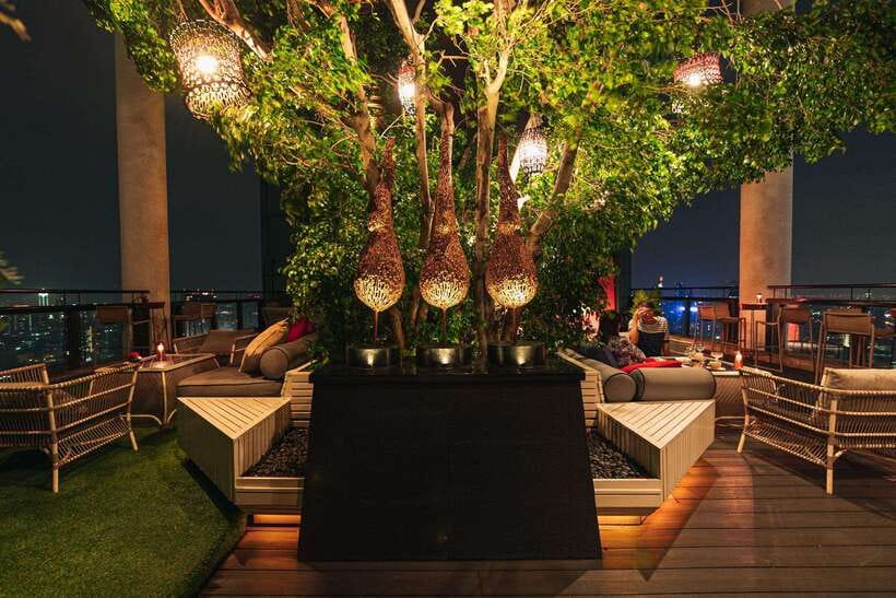 Bangkok: Enjoy Fine Thai Food with Panoramic Rooftop Views - International Flavors and Hotel Dining