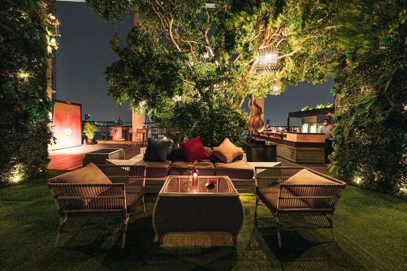Bangkok: Enjoy Fine Thai Food with Panoramic Rooftop Views - Service That Helps the Evening Along