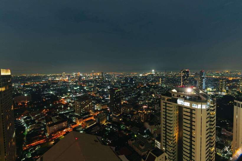 Bangkok: Enjoy Fine Thai Food with Panoramic Rooftop Views - Arriving at the Banyan Tree’s 52nd Floor