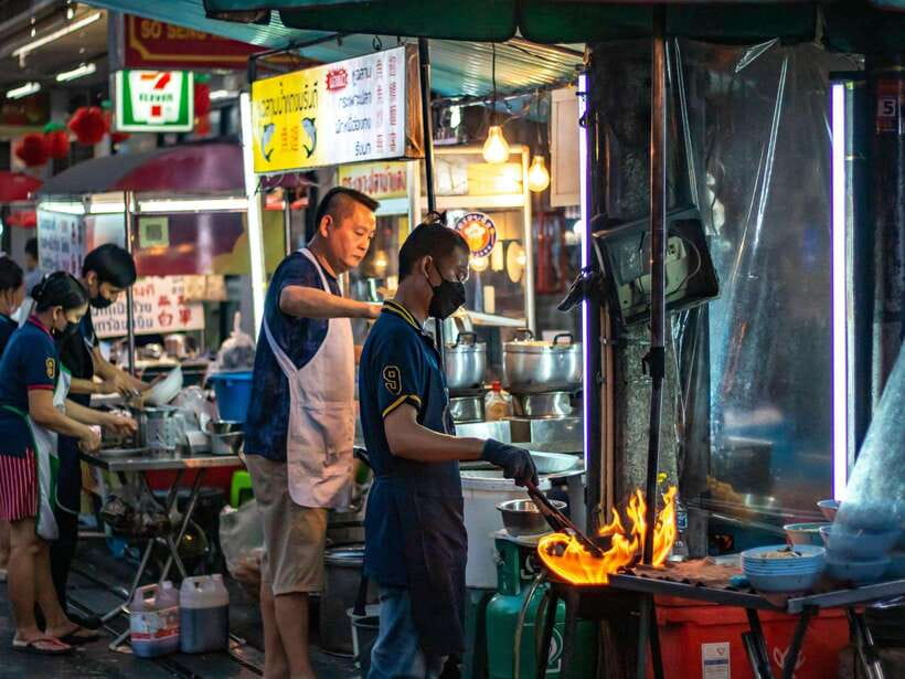 Bangkok: Evening Tour with Wat Arun, Wat Pho & Tuk Tuk Ride - The guides make the biggest difference