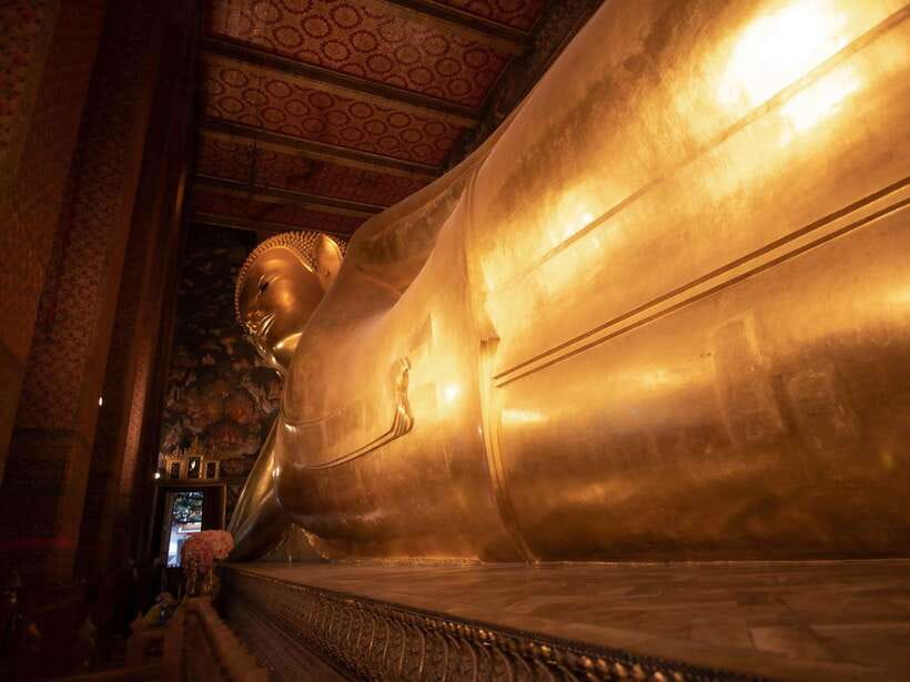 Bangkok: Evening Tour with Wat Arun, Wat Pho & Tuk Tuk Ride - Wat Pho and the reclining Buddha