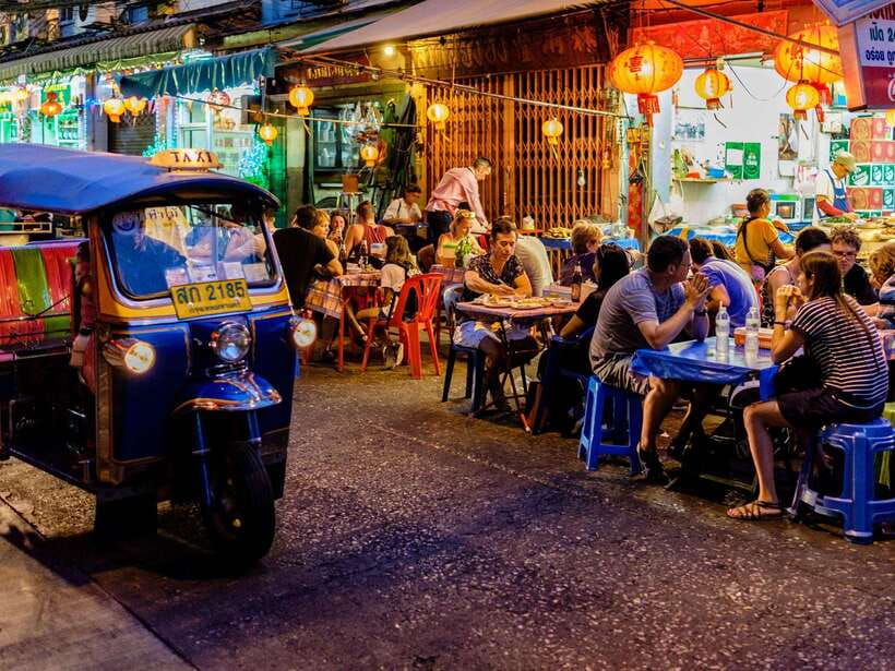 Bangkok: Evening Tour with Wat Arun, Wat Pho & Tuk Tuk Ride - Crossing the Chao Phraya to Wat Arun
