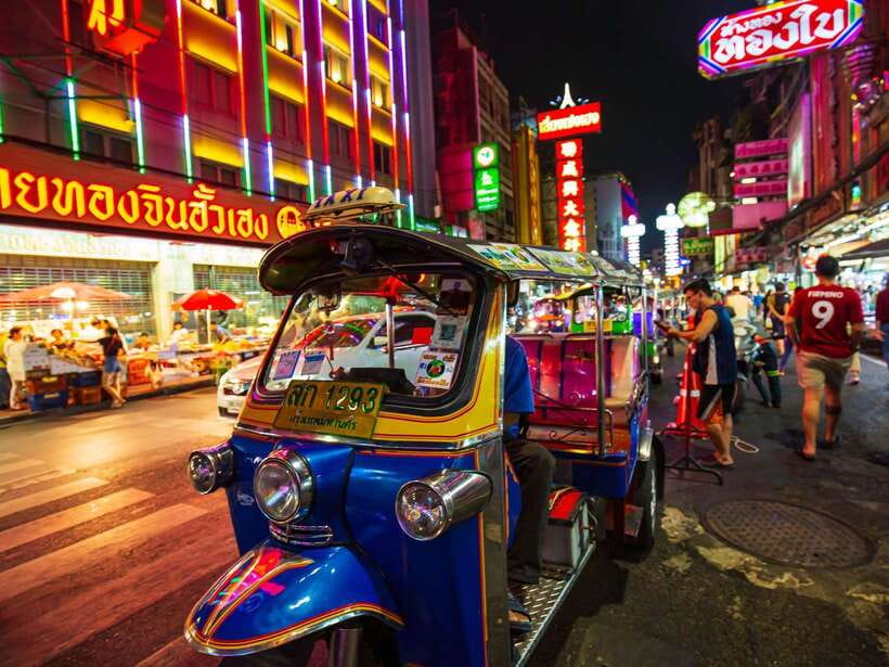 Bangkok: Evening Tour with Wat Arun, Wat Pho & Tuk Tuk Ride - Yaowarat Road, street food, and free time