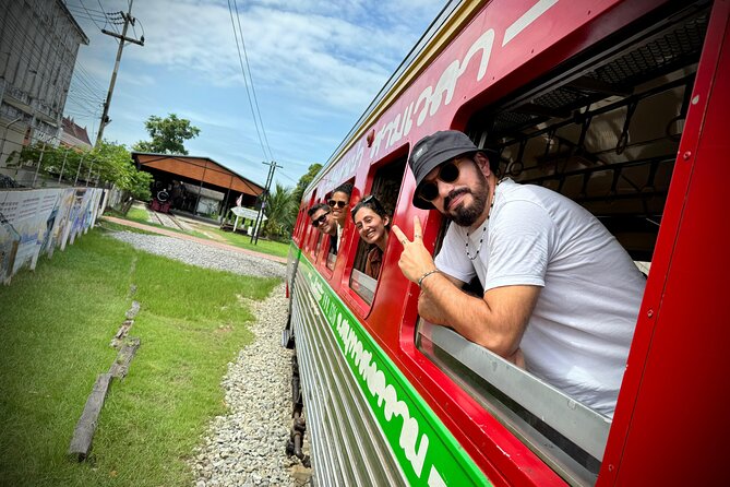 Bangkok: Floating Market and Train Market Experience - Guide quality and group atmosphere