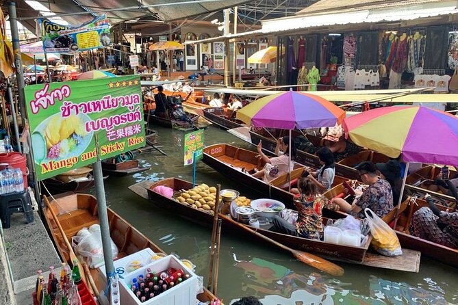 Bangkok: Floating Market and Train Tour with Guide in Spanish and English - Maeklong Railway Market And The Moving Stalls