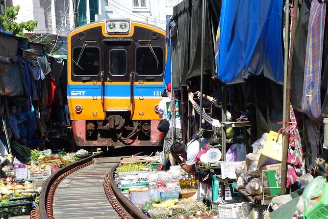 Bangkok: Floating Market and Train Tour with Guide in Spanish and English - Who Should Book This Bangkok Day Trip?
