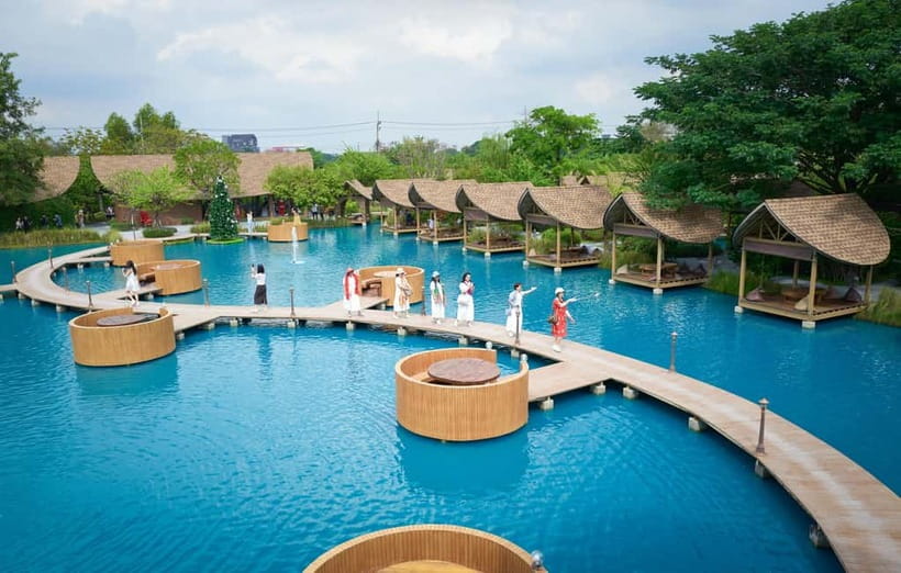 Bangkok: Floating Market, Phra Pathom Pagoda & Cafes Tour - Starting at Siam Paragon for a full day outside Bangkok
