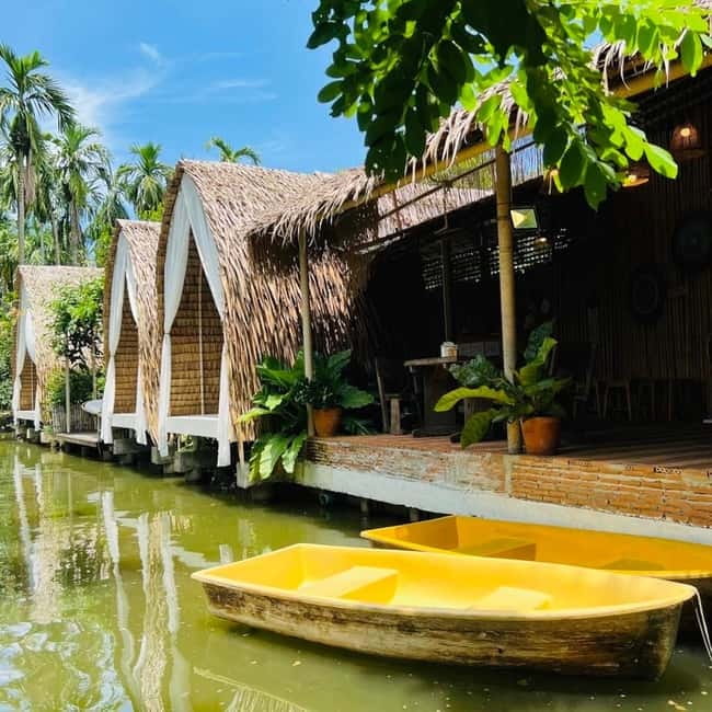 Bangkok: Floating Market, Phra Pathom Pagoda & Cafes Tour - Bubble in the Forest Cafe and the photo stop
