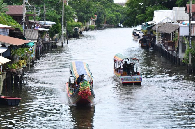 Bangkok Floating Markets and Boat Tour - Tasting your way through the market