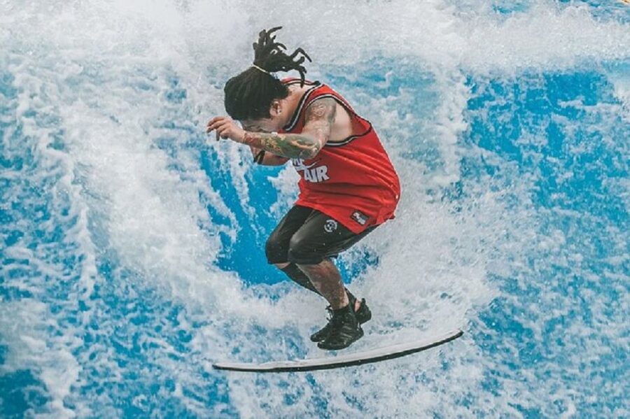 Bangkok: Fun Flow riding at Flow House Bangkok - Your One-Hour FlowRider Session