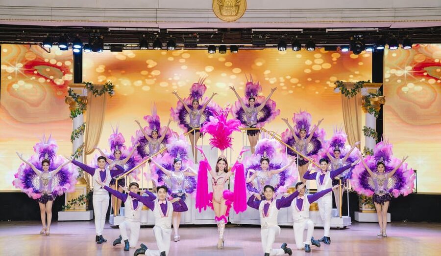 Bangkok: Golden Dome Cabaret Show Entry Ticket - Choosing deluxe or VIP seating
