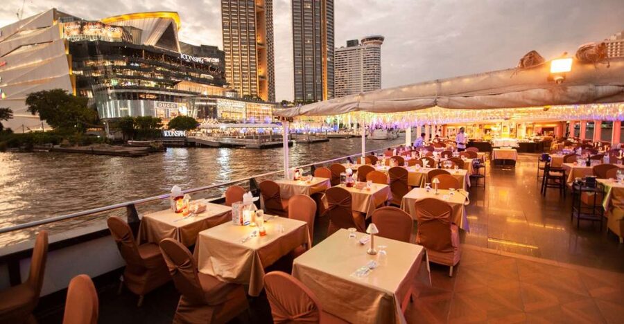 Bangkok: Grand Chao Phraya Dinner Cruise with Live Show - Dinner by candlelight: pleasant setting, mixed expectations