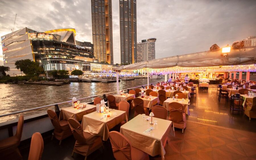 Bangkok: Grand Chao Phraya Dinner Cruise with Live Show - Live singers and the evening show