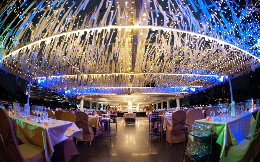 Bangkok: Grand Chao Phraya Dinner Cruise with Live Show - The welcome, dance, and first look at Bangkok