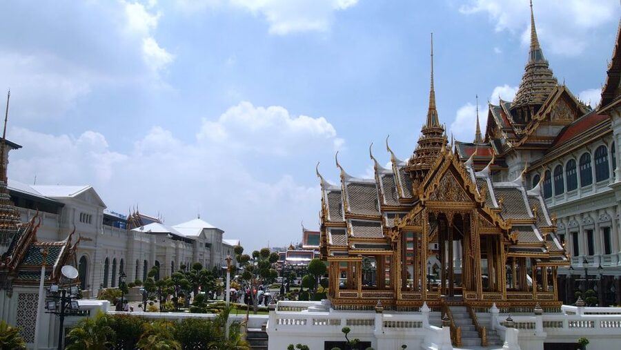 Bangkok: Grand palace and Iconic temple Half-Day Private - Who should book this experience?