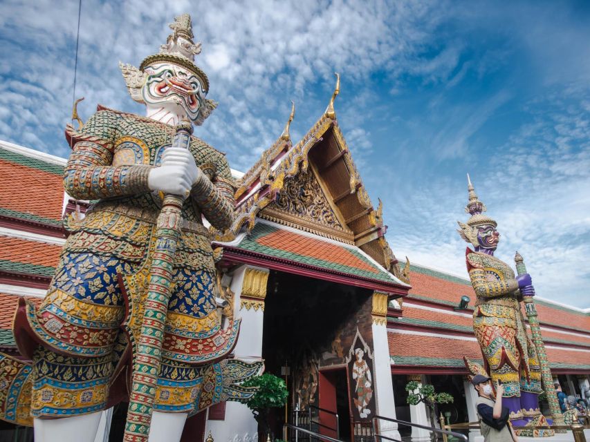 Bangkok: Grand Palace and Wat Arun Guided Walking Tour - Practical details that can save your morning
