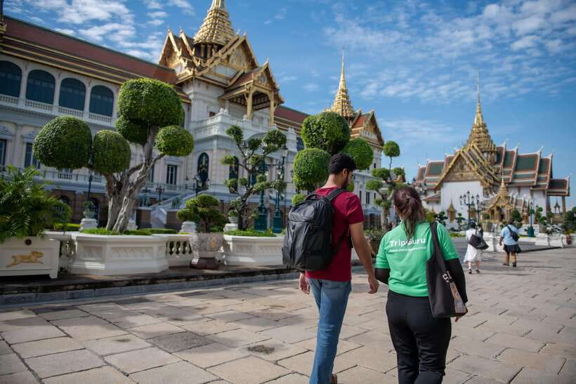 Bangkok: Grand Palace and Wat Phra Kaew Guided Walking Tour - What the guide adds to the experience