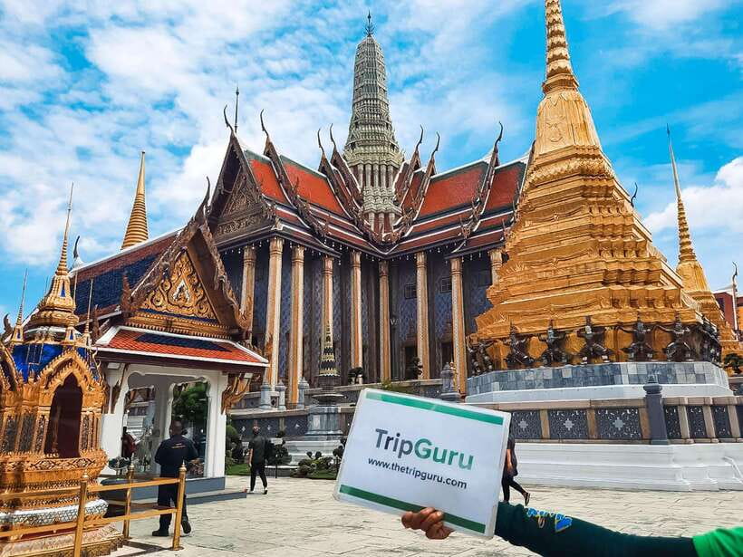 Bangkok: Grand Palace and Wat Phra Kaew Guided Walking Tour - Heat, crowds, and the two-hour format