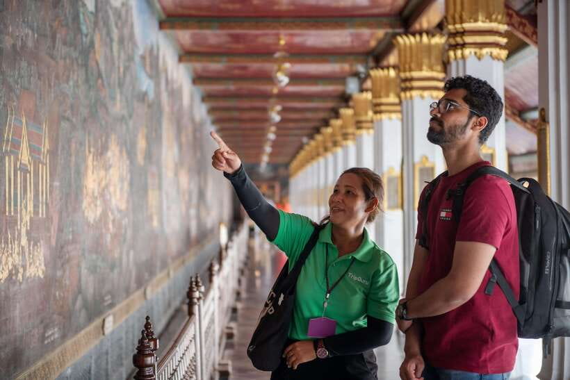 Bangkok: Grand Palace and Wat Phra Kaew Guided Walking Tour - Entering the Grand Palace on Na Phra Lan Road
