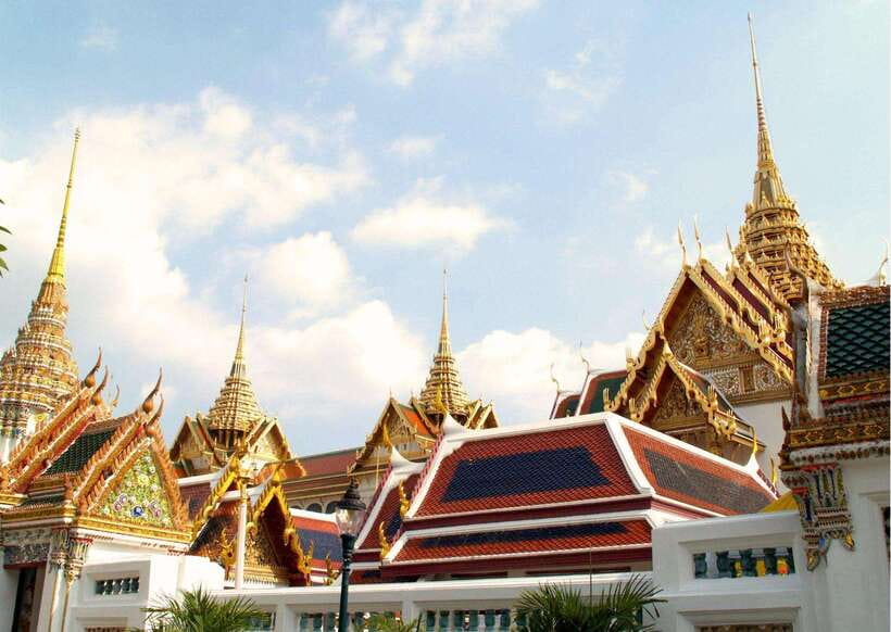 Bangkok: Grand Palace & Emerald Buddha Entry with Audioguide - What the one-hour Grand Palace visit really gives you