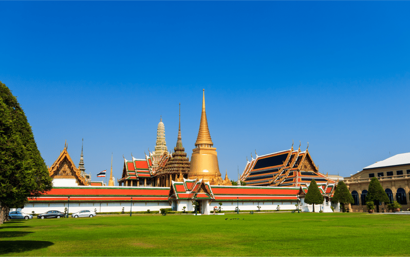 Bangkok: Grand Palace Skip-the-Line Entry Ticket - Arriving at Mani Nopparat Gate