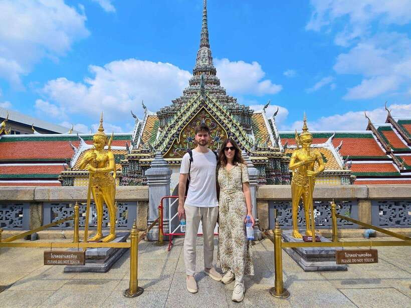 Bangkok: Grand Palace, Wat Pho, Wat Arun and Wat Sa Ket Tour - How the guide changes the experience