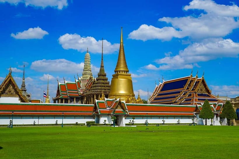 Bangkok: Grand Palace, Wat Pho, Wat Arun Sacred & Local Tour - Wat Phra Kaew and the Grand Palace