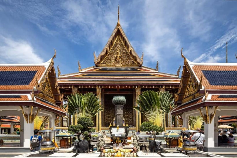 Bangkok: Grand Palace, Wat Pho, Wat Arun Sacred & Local Tour - Crossing to Wat Arun by ferry